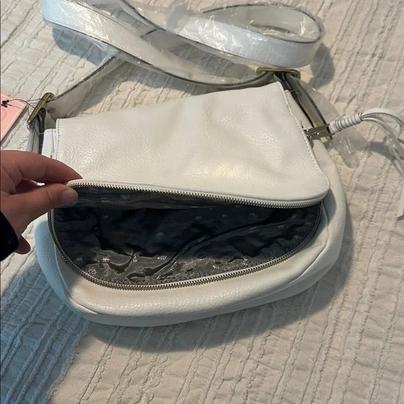 Juicy Couture White Bag with Gold Detail - Picture 4 of 9